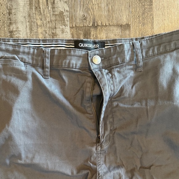 Quiksilver Men's Charcoal Flat Front Shorts - Picture 2 of 7